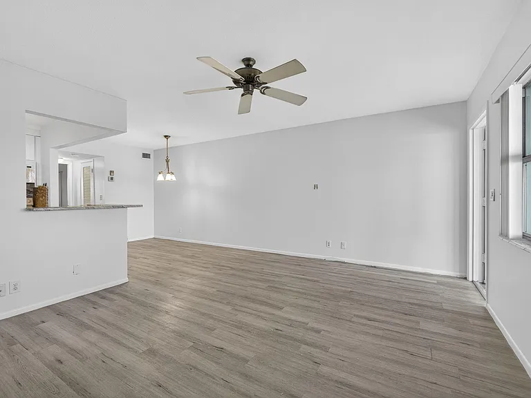 100 Shore Ct #307 — Photo 10