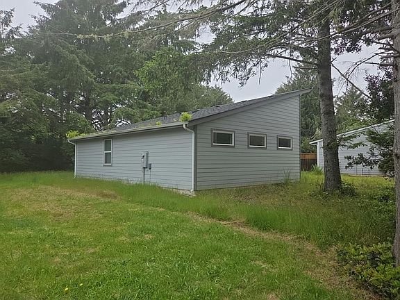 3rd image of 409 Centaurus Ave SW