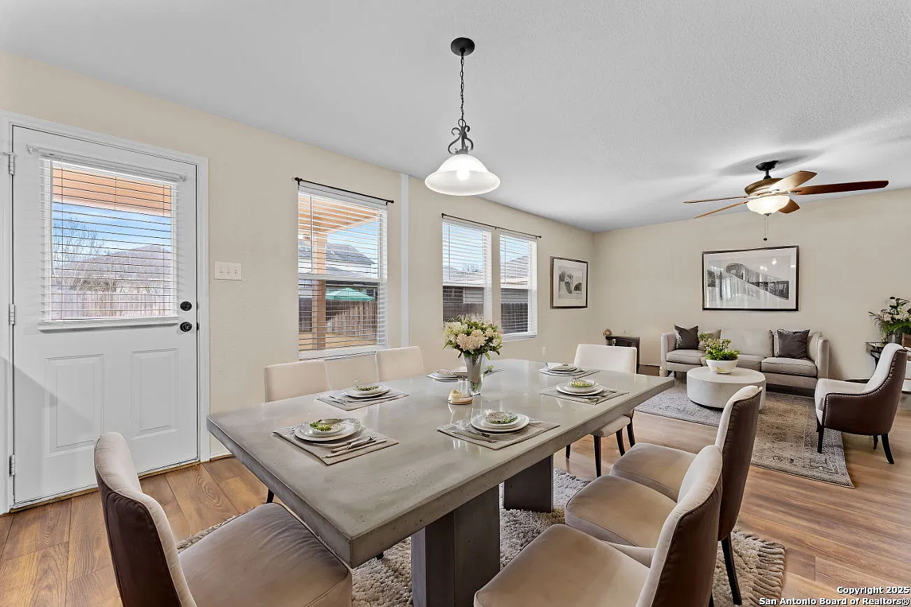 3 bed, 2.5 bath, 2124 sqft, $2,200 — Photo 3