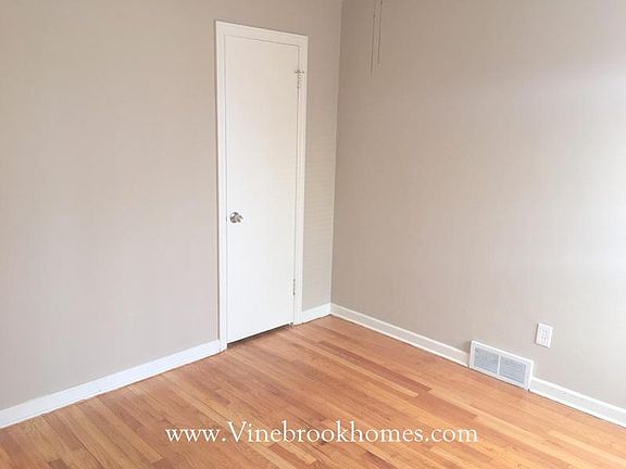 5th image of 4035 Foxboro Dr