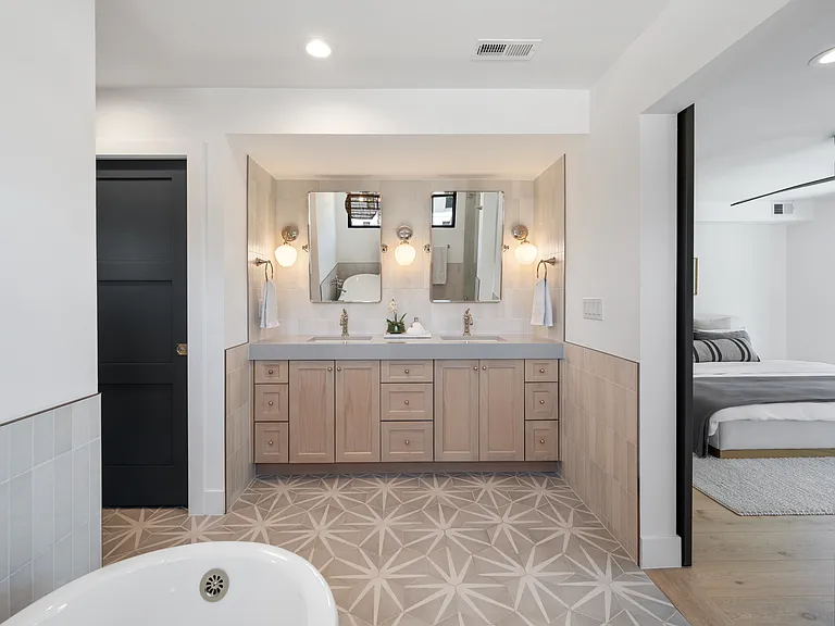 528 S Gaylord St — Photo 38