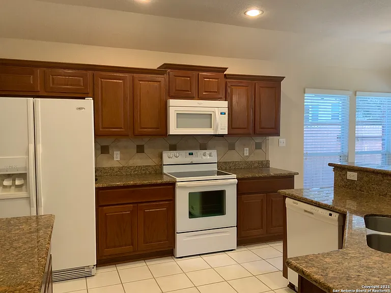 517 Thurber Dr — Photo 6