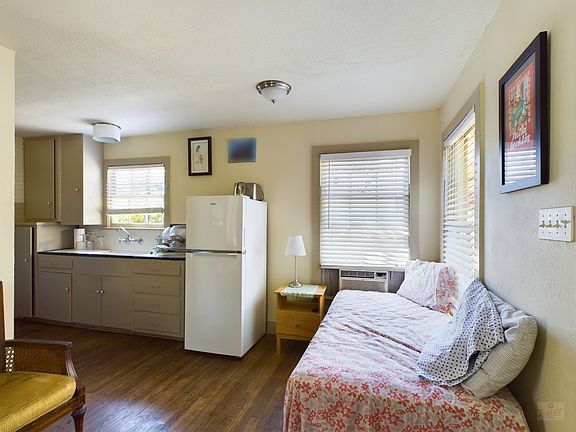 2nd image of 203 1/2 E 34th St Unit B