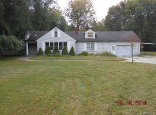 23491 Berg Rd, Southfield, MI 48033