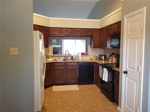 4th image of 1204 Wyndham Dr