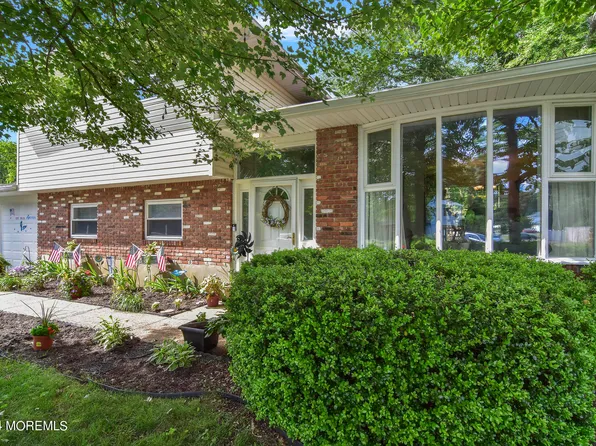 46 Oak Terrace, Howell, NJ 07731