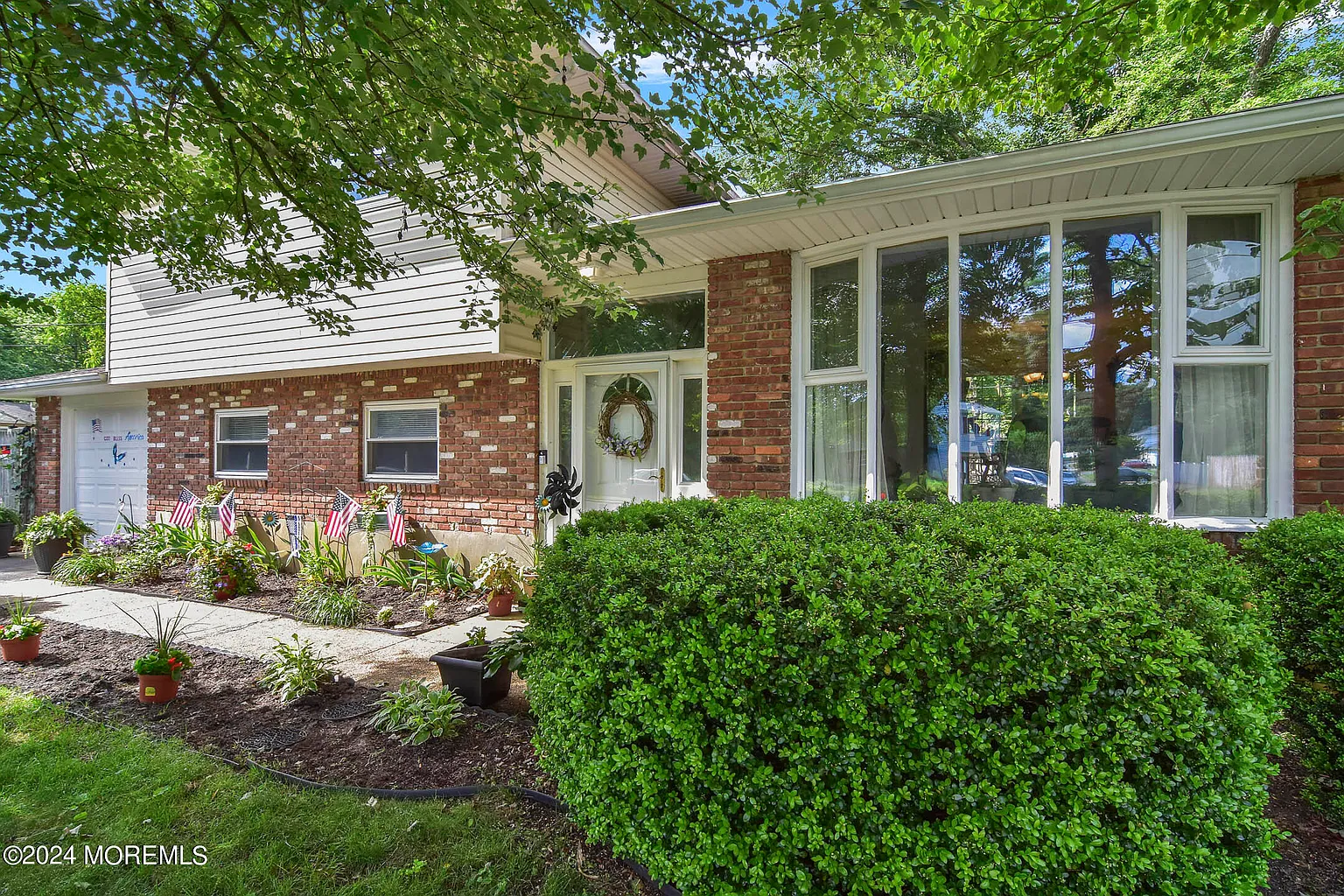 46 Oak Terrace photo 1