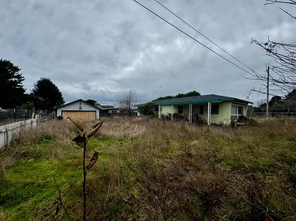 743 Montana Rd, McKinleyville, CA 95519