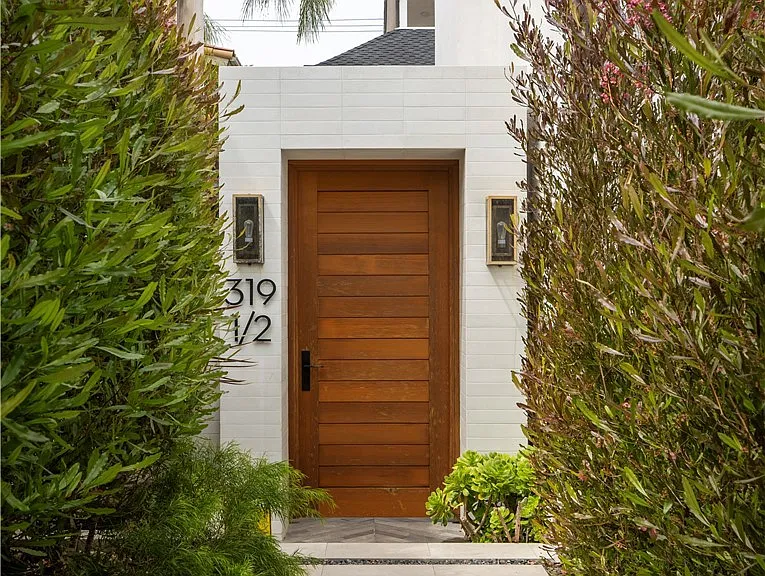 319 Jasmine Ave — Photo 2