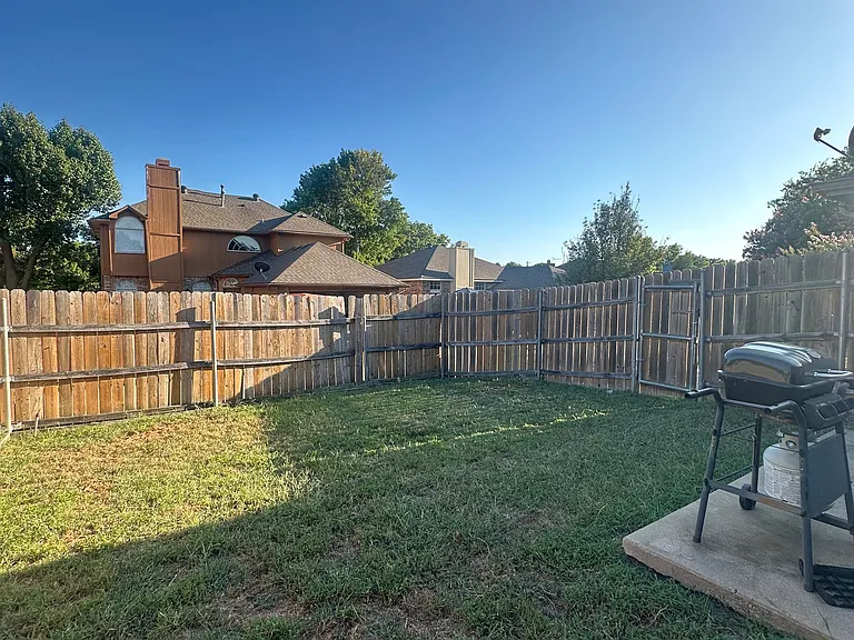 1752 Crescent Creek Ln — Photo 30