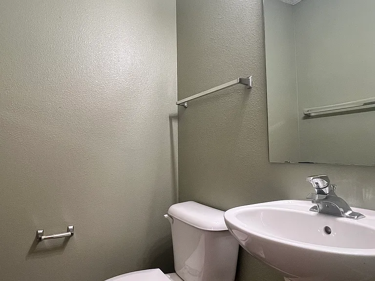 10400 Hickory Hill Dr — Photo 13