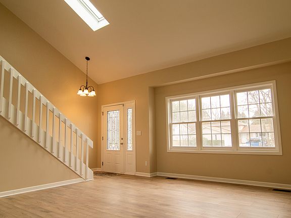 4th image of 1900 Loganberry Ln