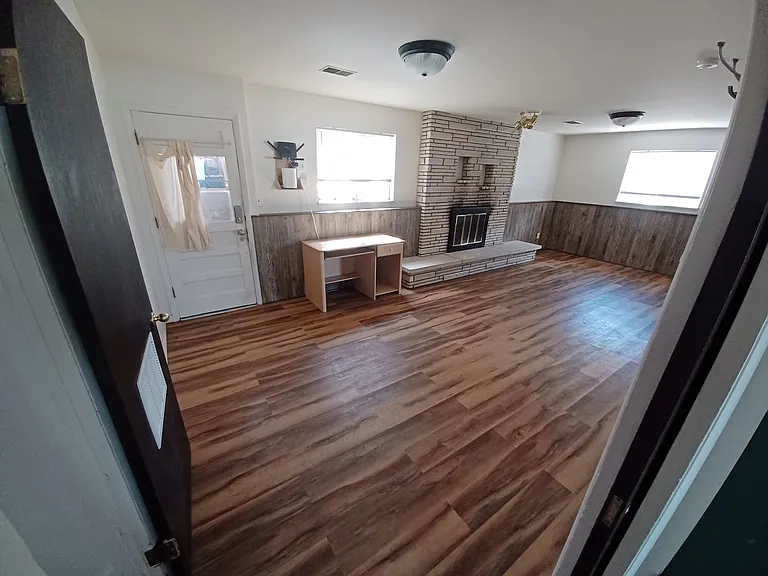 321 Linda Ln — Photo 2