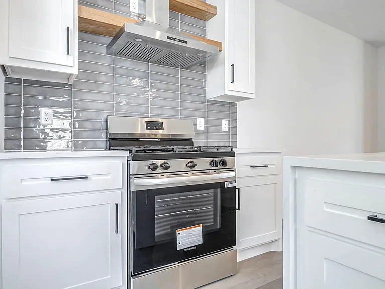 5636 Dolores St — Photo 16