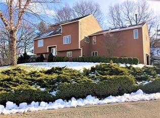 33 Briar Hill Dr, Cranston, RI 02921