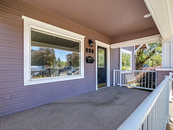4th image of 233 SE 6th Ave