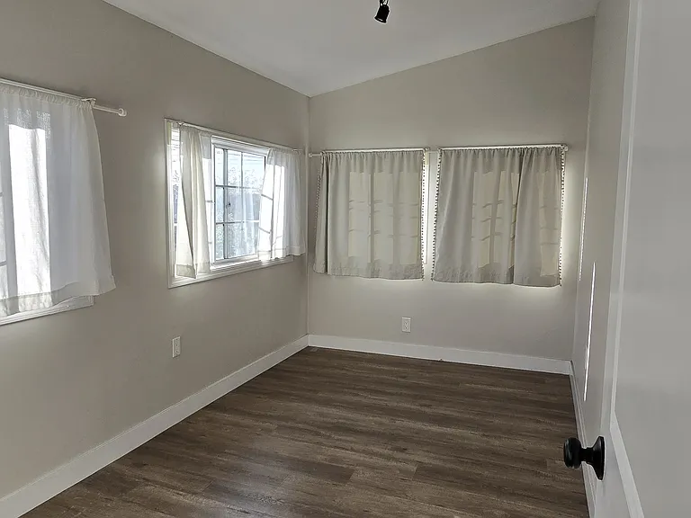 1236 W 22nd St #B — Photo 5