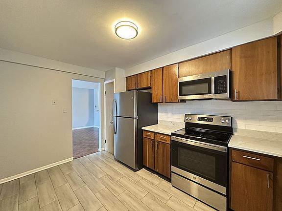 5th image of 8644 Skokie Blvd #601