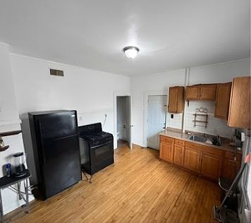 2nd image of 1616 W Windlake Ave #5