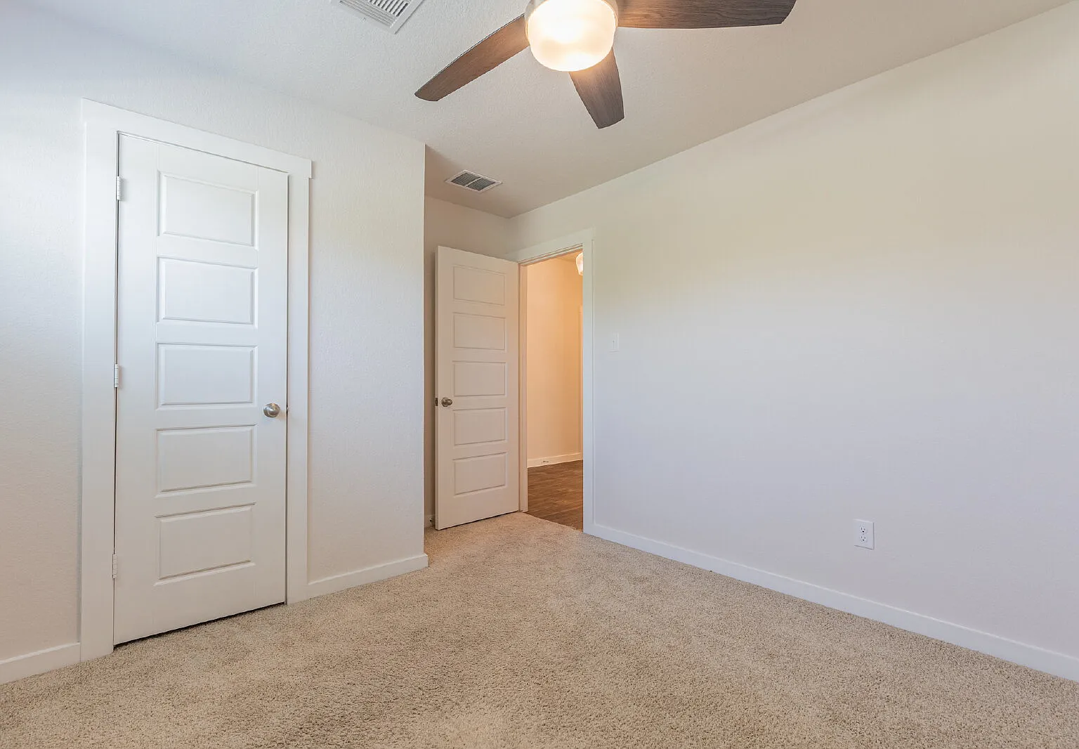 4 bed, 3.0 bath, 2044 sqft, $2,000 — Photo 4
