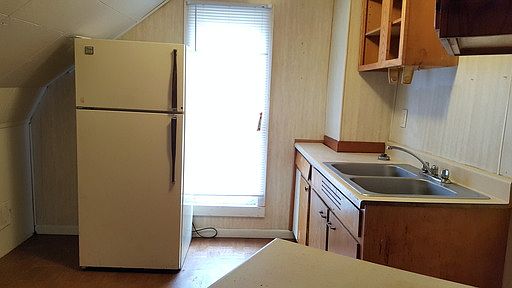 3rd image of 819 Cass Ave SE #2