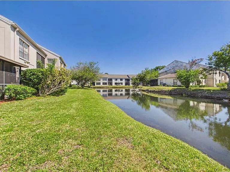 Pelican Ct — Photo 24