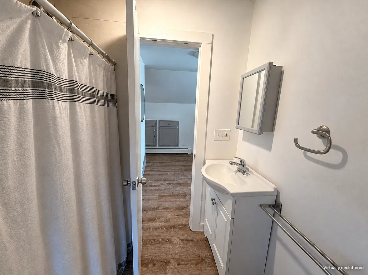 2 bed, 750 sqft, $2,200 — Photo 2