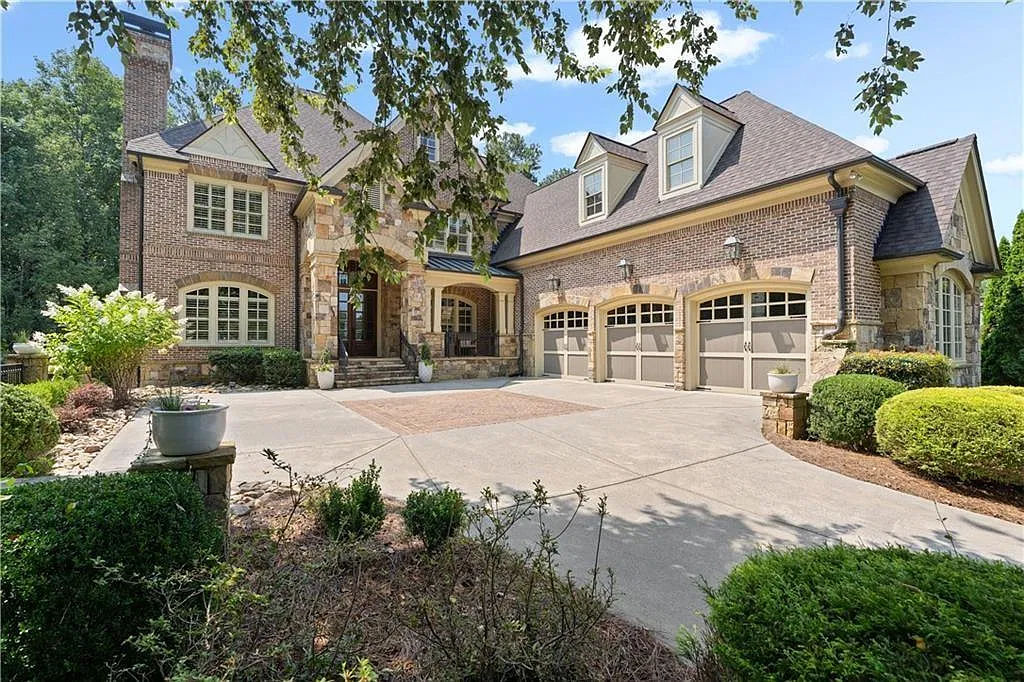 6 bed, 5.5 bath, 8738 sqft, $7,900 — Photo 3