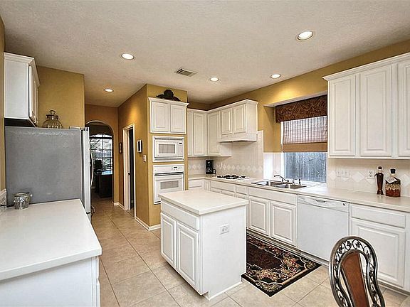3rd image of 3809 Lake View Dr