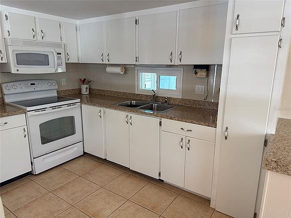 3rd image of 6171 Peony Rd