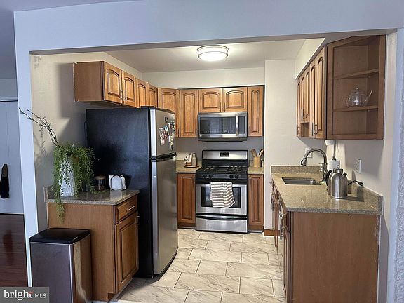 3rd image of 4415 Briarwood Ct N APT 25