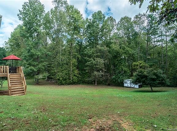3rd image of 225 McIntosh Ln
