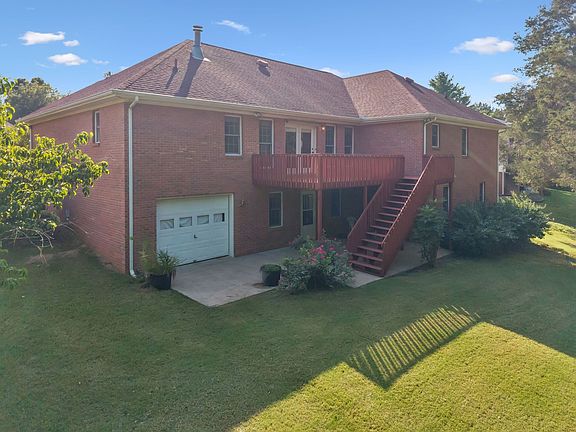 3rd image of 909 Greenview Dr