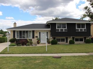 570 Irmen Dr, Wood Dale, IL 60191