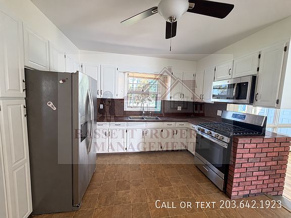 5th image of 76 Rosemount Ave