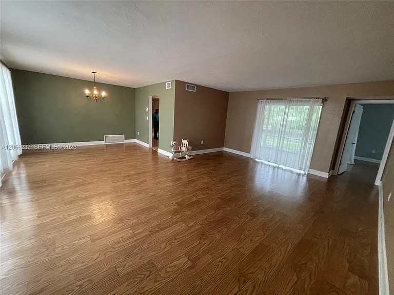 9301 SW 54th St — Photo 35