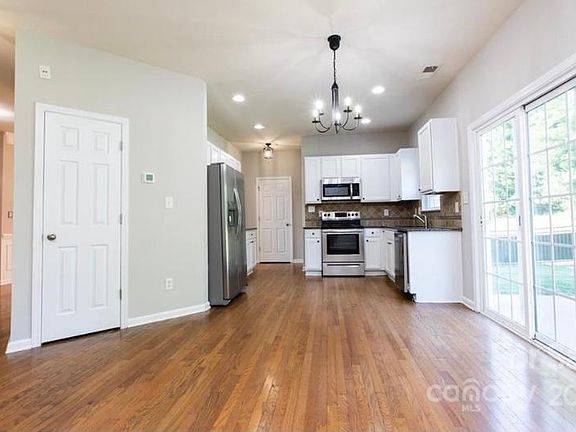 5th image of 1438 Remington Ln NW