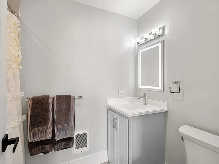 3 Louise St — Photo 26