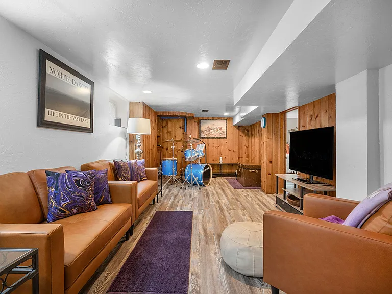 1136 Cook St — Photo 12
