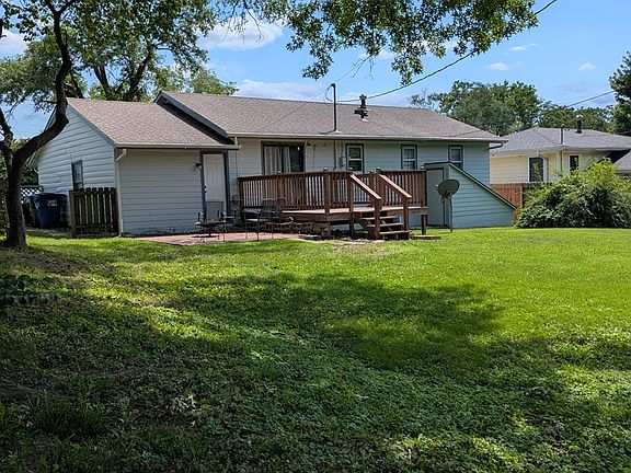 2nd image of 844 W 22nd Ter