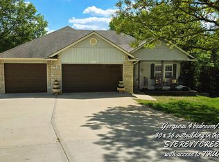 18340 Selwyn Dr, Warsaw, MO 65355