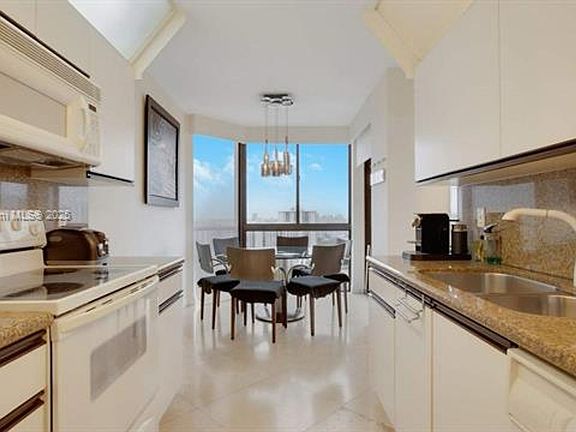 4th image of 1000 W Island Blvd APT 2409