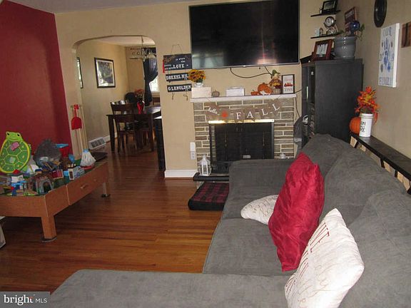 3rd image of 974 Keighler Ave