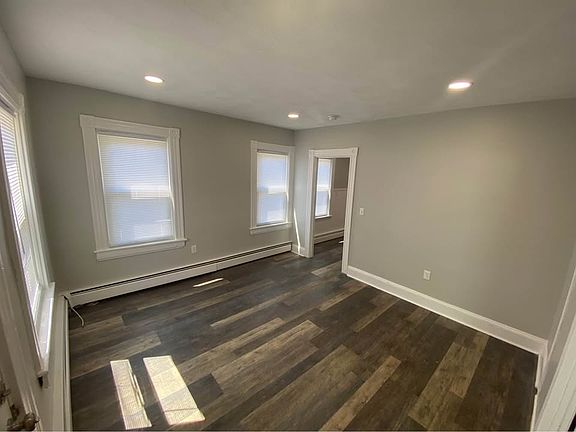 4th image of 17 School St Floor 1