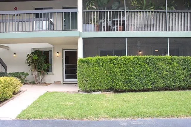 2 bed, 2.0 bath, 980 sqft, $2,300 — Photo 2
