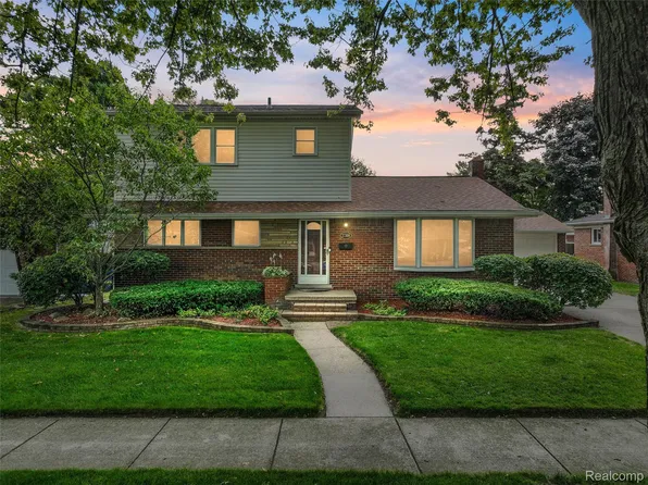 27300 Santa Ana Dr, Warren, MI 48093