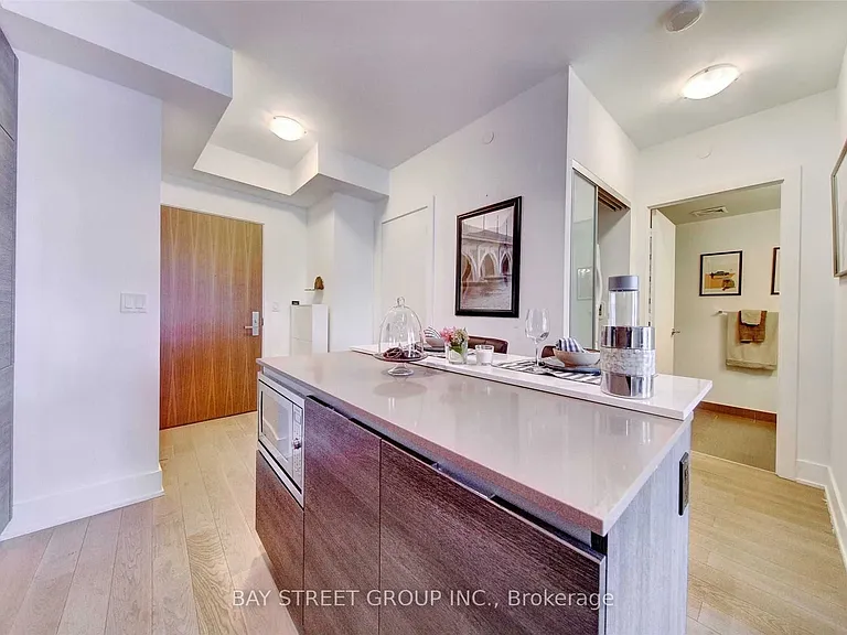 200 Bloor St W #1409 — Photo 10