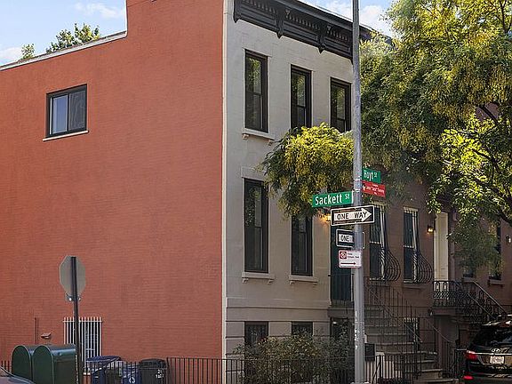 4th image of 287 Hoyt St