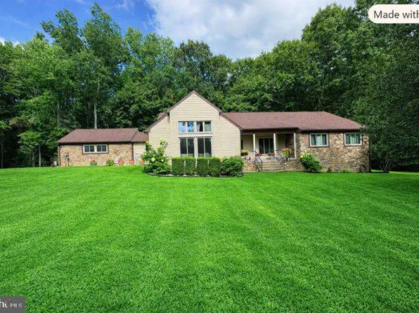8995 Hillary Ct, La Plata, MD 20646