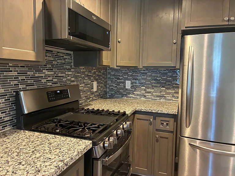 2040 Edwards Ave — Photo 14